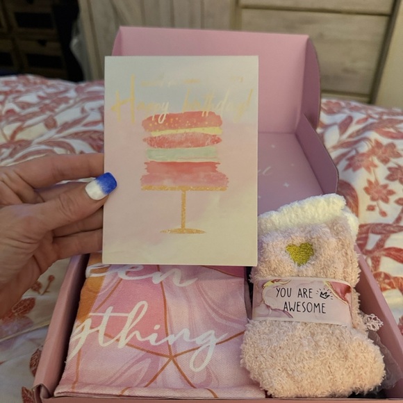 Pink and Gold Marble birthday Gift Box - Picture 11 of 11